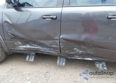 2022 Ram 1500 Laramie 4X4 5'7 Box z USA, uszkodzony, nr VIN 1C6SRFJT0NN427089